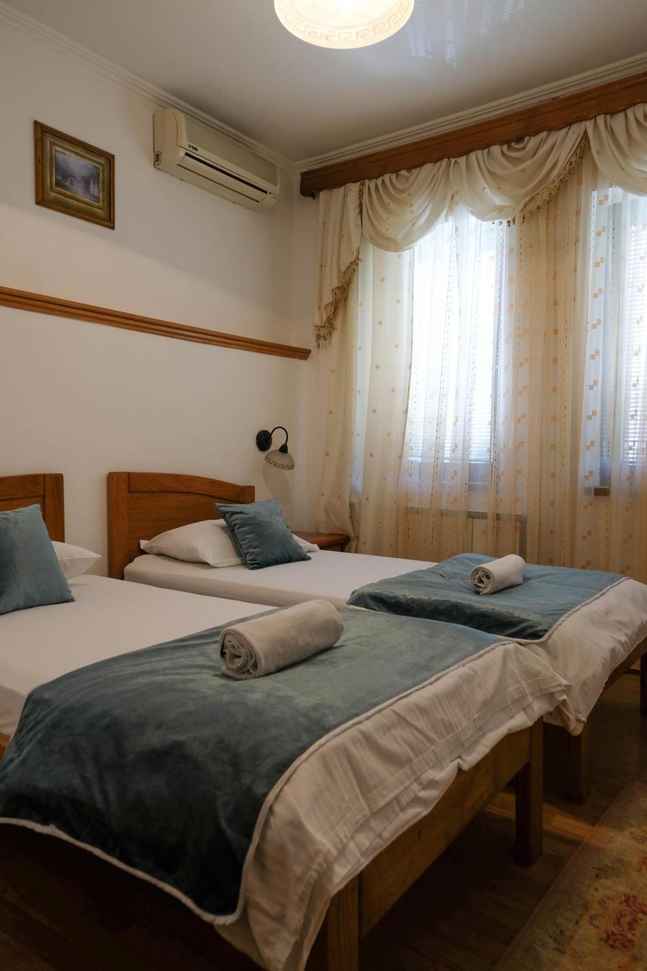 Bed And Breakfast Vijecnica Sarajevo Buitenkant foto